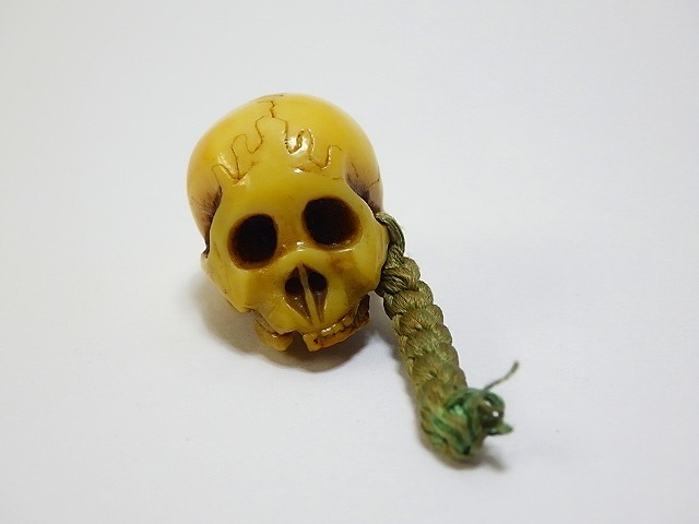 ★ ビンテージ ドクロ 根付 キーホルダー 頭蓋骨 しゃれこうべ ★ H447 Old skull netsuke key chain