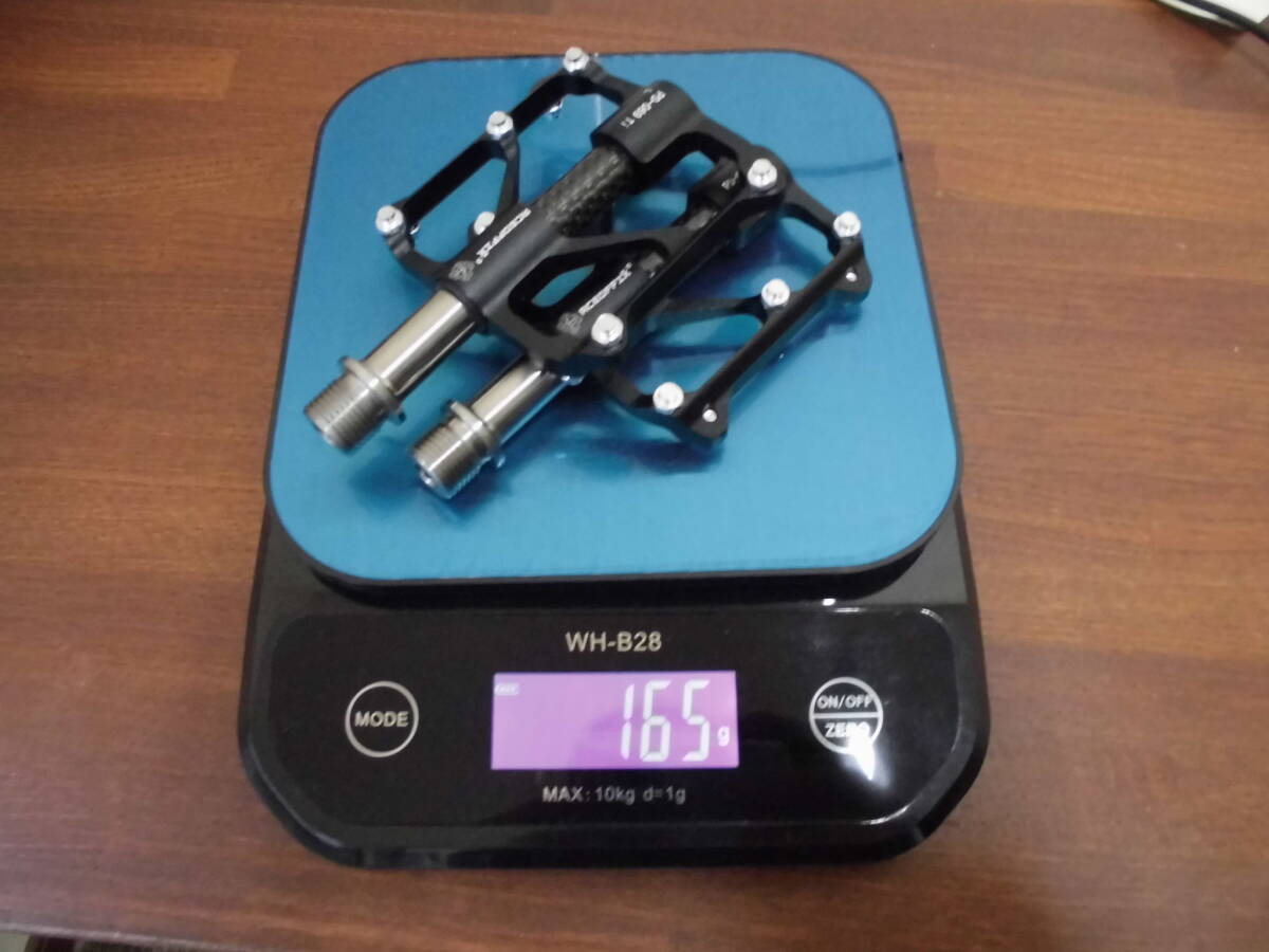 軽量165ｇ　フラットペダル　チタンシャフト　ブラック