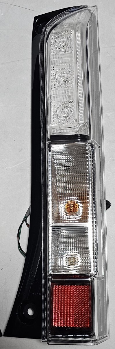 ホンダ N-VAN・JJ1/JJ2 純正 +STYLE COOL テールランプ/テールライト ASSY 左右 LED クリアレンズ 100-6228 美品 右側新品未使用 2022年車 _画像4