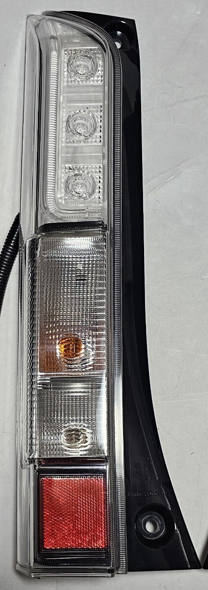 ホンダ N-VAN・JJ1/JJ2 純正 +STYLE COOL テールランプ/テールライト ASSY 左右 LED クリアレンズ 100-6228 美品 右側新品未使用 2022年車 _画像5