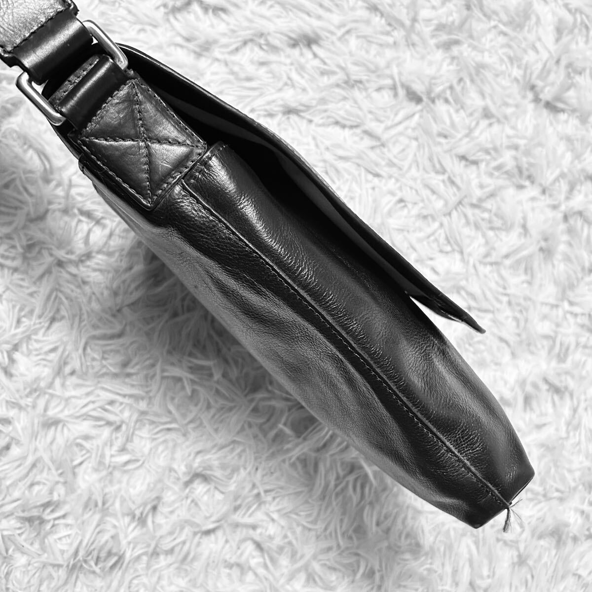 превосходный товар / трудно найти товар *COLE HAAN Cole Haan сумка на плечо сумка "почтальонка" натуральная кожа наклонный .. Cross корпус черный чёрный 