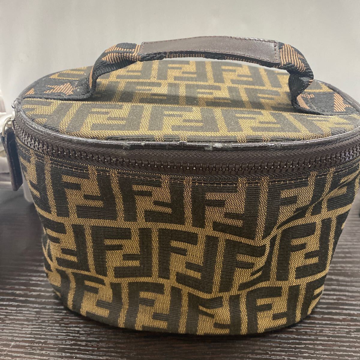 4ytS FENDI フェンディ バニティバッグ ズッカ柄 ポーチ