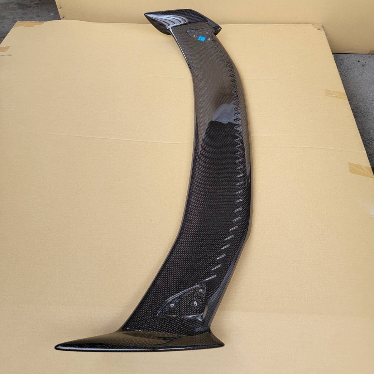 【美品?純正品】ホンダ シビック タイプR(shí) FL5 テールゲートスポイラー カーボン制【LICENSE LOCK BOLT付】★1萬(wàn)円スタート★
