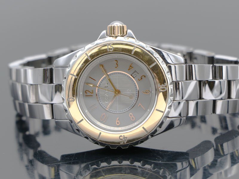 【 シャネル CHANEL 】 腕時(shí)計(jì) J12 H4197 クロノマティック ゴールドベゼル PG/チタンセラミック クォーツ レディース 保 箱 新著 70200-3
