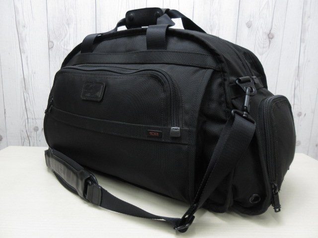 【美品】TUMI メッセンジャーバッグ A4サイズ収納可能 ブラック5570D 極美品 TUMI トゥミ ボストンバッグ ショルダーバッグ バッグ