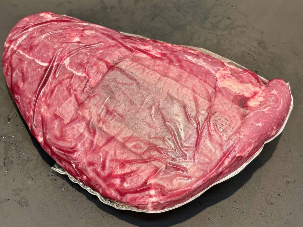 【売切】北海道産 國産牛イチボ/チルド 1.8kg 切るだけスペック 経産牛 人気希少部位 贅沢ステーキ 焼肉 ローストビーフ 現(xiàn)品畫像 [21110]