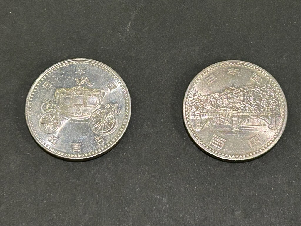 記念硬貨　御在位５０年１００円硬貨　御即位記念５００円硬貨　中古品