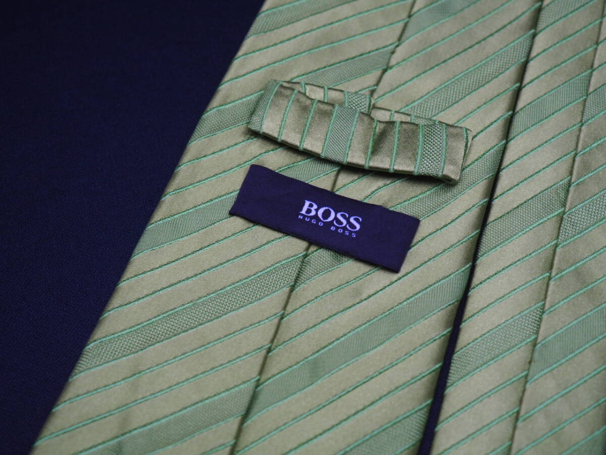 美品【HUGO BOSS ヒューゴ ボス】 E2886 グリーン系 SILK ブランド ネクタイ 古着 良品_画像4