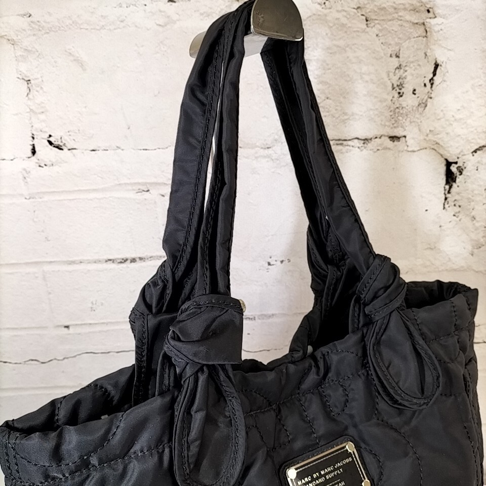 【 MARC BY MARCJACOBS 】 マークバイマークジェイコブス ロゴプレート ナイロン セミショルダー 肩掛け トートバッグ 婦人鞄 黒系 A S-1