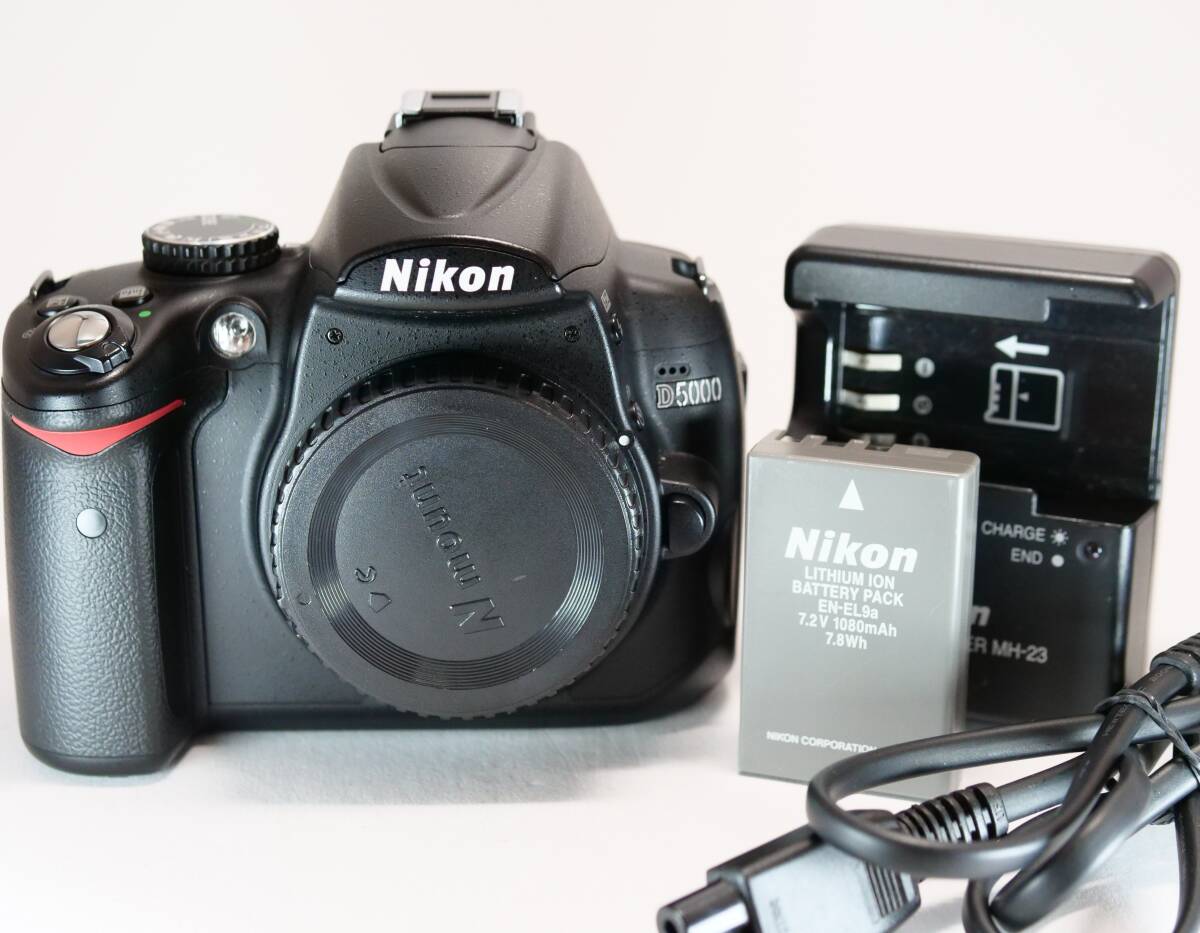【シャッター3200回】Nikon D5000 ボディ ＋ 純正バッテリー ＋ 充電器セット 一眼レフカメラ 動(dòng)作確認(rèn)済み