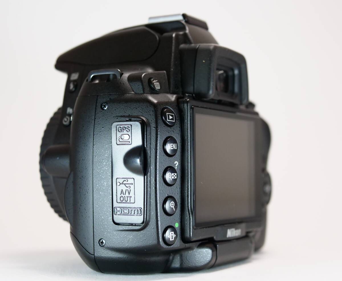 【シャッター3200回】Nikon D5000 ボディ ＋ 純正バッテリー ＋ 充電器セット 一眼レフカメラ 動(dòng)作確認(rèn)済み