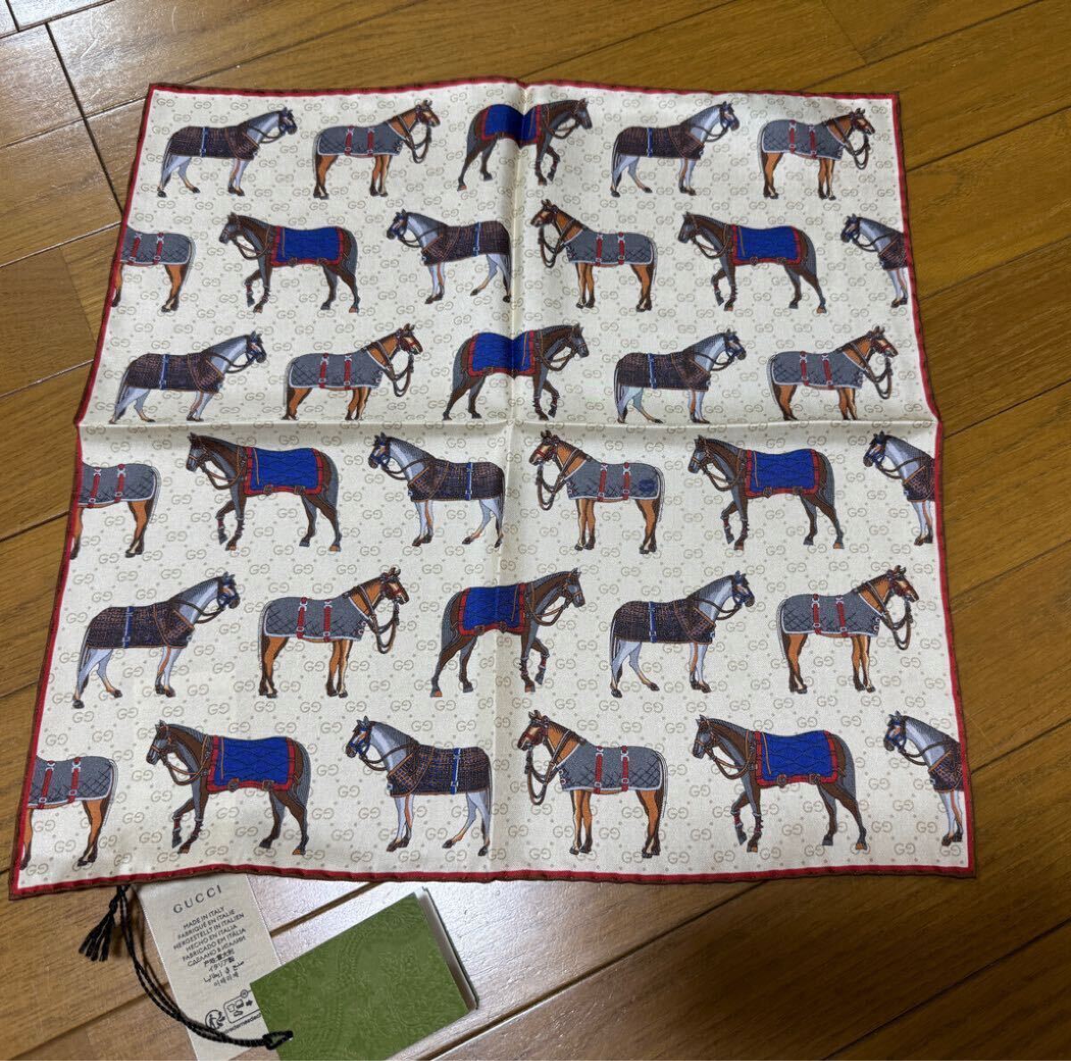 ●Gucciグッチシルク正方形馬柄ネッカチーフスカーフ小新品(2)