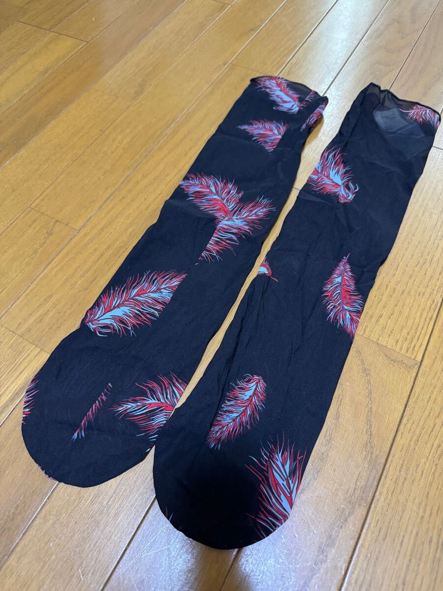 ●EmilioPucciプッチ黒地×羽根柄ソックスストッキング