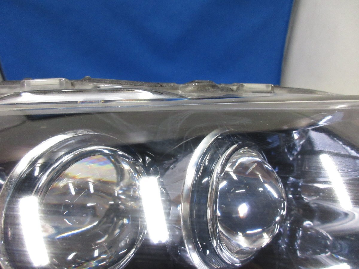 レクサス　LS/ハイブリッド　UVF45　前期　右ライト/右ヘッドライト　LED　純正　KOITO　50-96　【チ】　225110