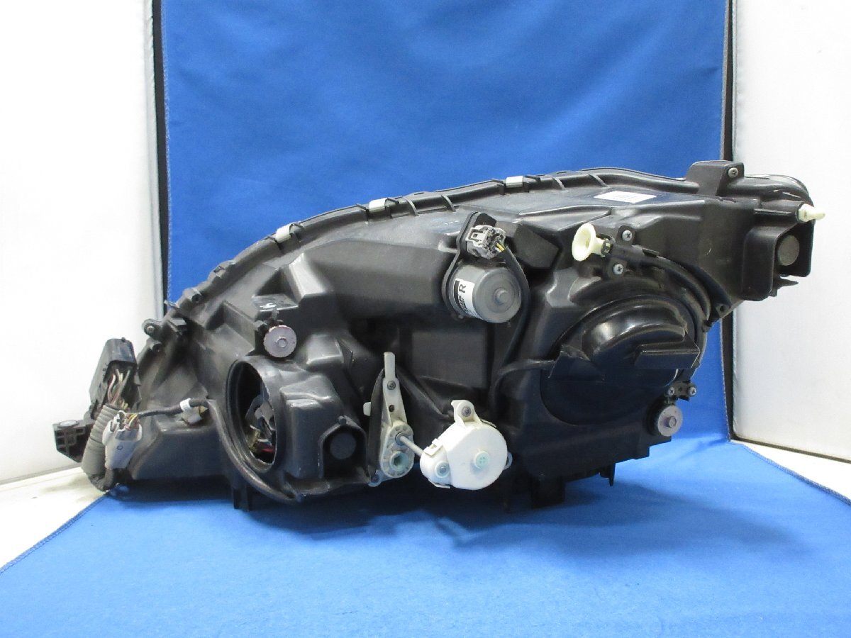 レクサス　LS/ハイブリッド　UVF45　前期　右ライト/右ヘッドライト　LED　純正　KOITO　50-96　【チ】　225110