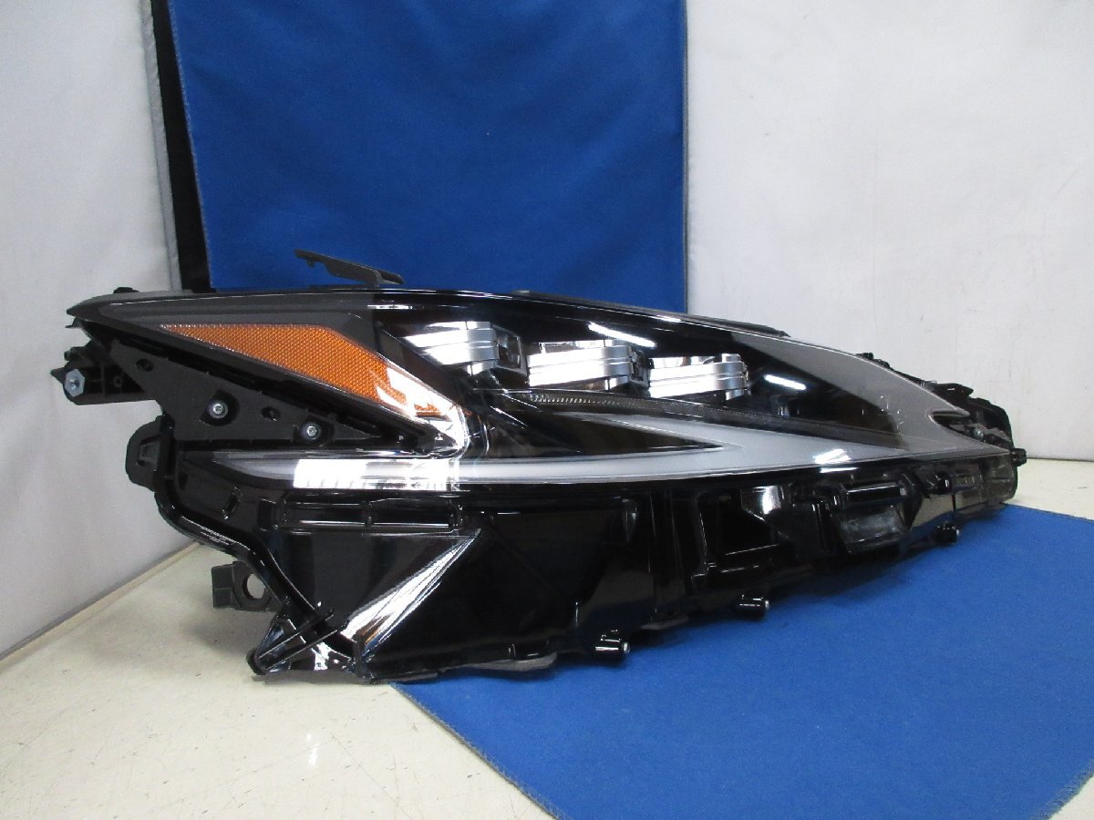 レクサス　ES300h　AXZH11　后期　右ライト/右ヘッドライト　LED　純正?。ˋXZH10）　KOITO　33-286　【タ】　226119