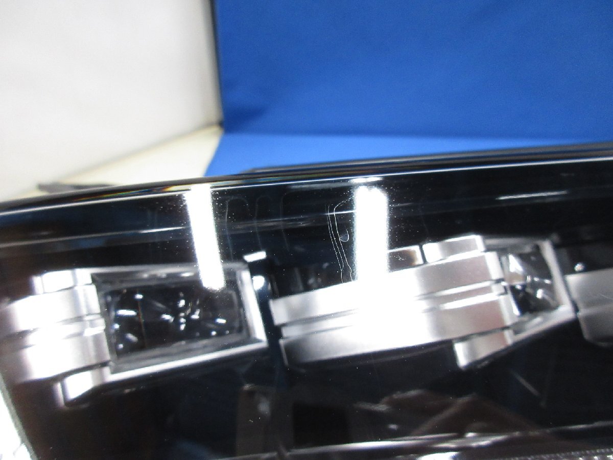 レクサス　ES300h　AXZH11　后期　右ライト/右ヘッドライト　LED　純正?。ˋXZH10）　KOITO　33-286　【タ】　226119