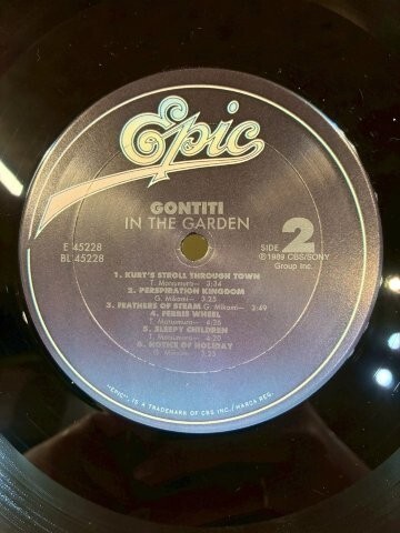 Gontiti / In The Garden