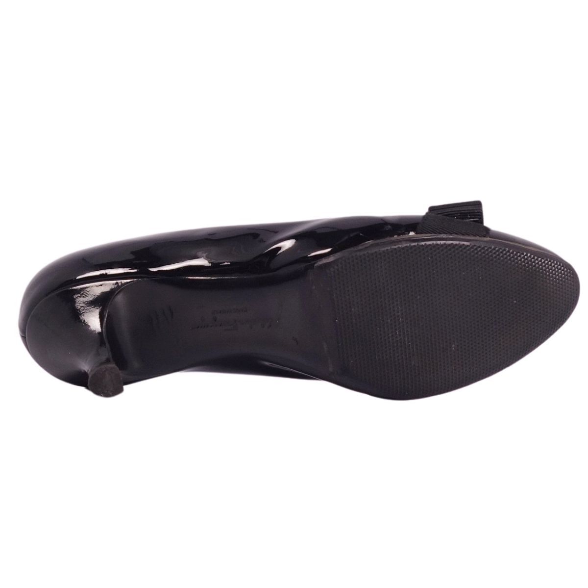 美品 サルヴァトーレ フェラガモ Salvatore Ferragamo パンプス ヴァラ エナメル ヒール シューズ 5D(22.5cm) ブラック ce06mt-rm10e31423