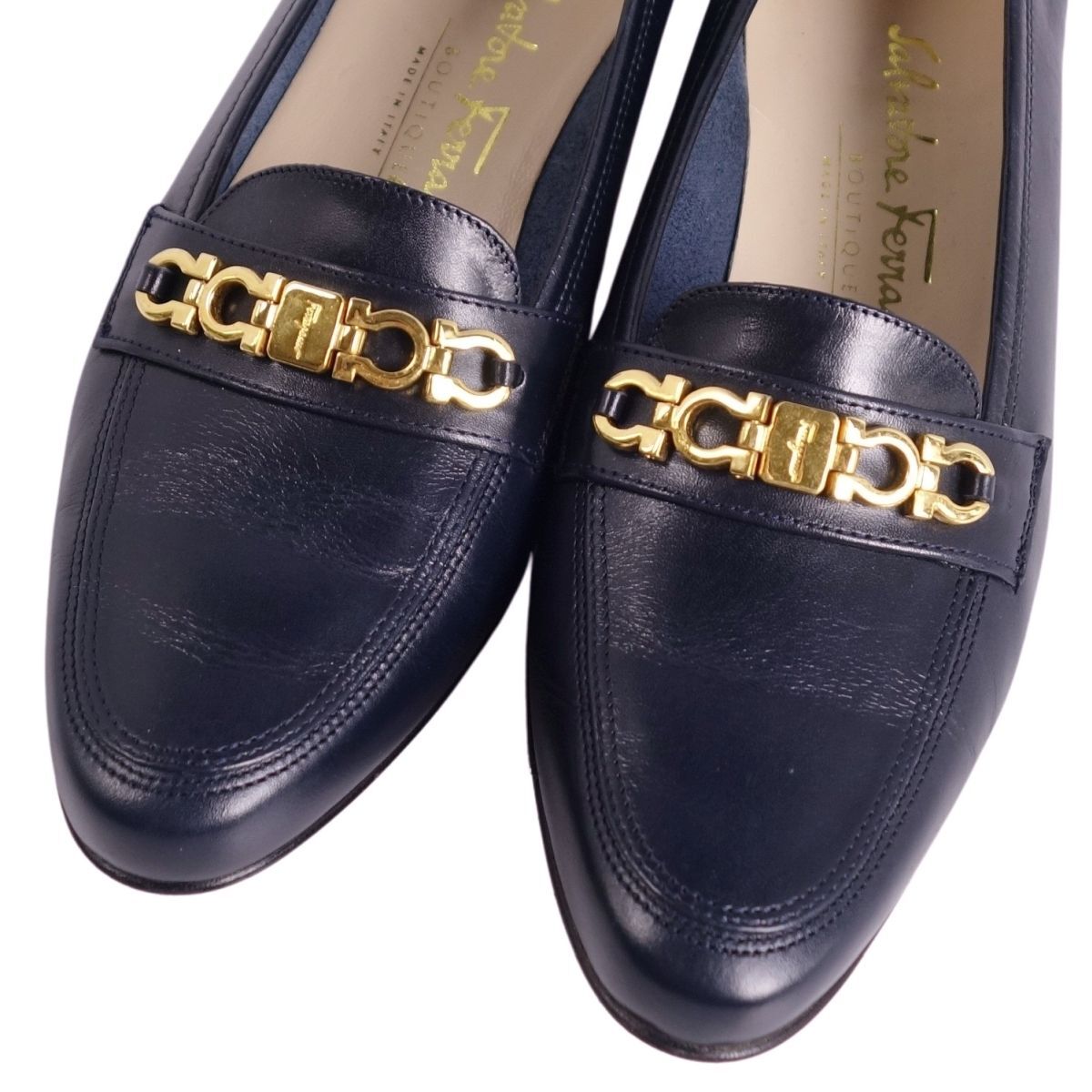 美品 サルヴァトーレ フェラガモ Salvatore Ferragamo パンプス ガンチーニ レザー ヒール シューズ 6.5C(24cm)ネイビー ce06ol-rm10e31646