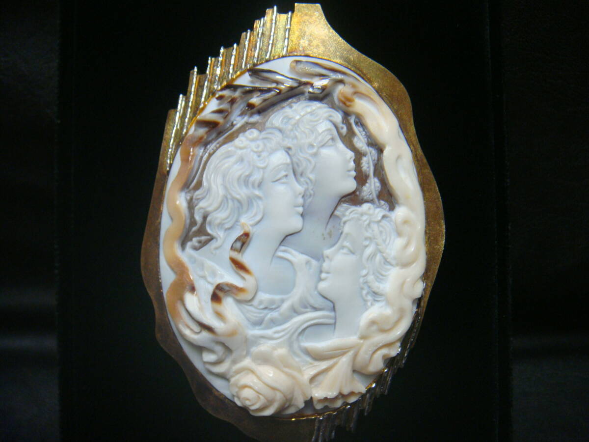 ◆大きな　カメオ　ブローチ　ペンダント　額装　作家物　サイン入り　ＳＩＬＶＥＲ◆_画像2