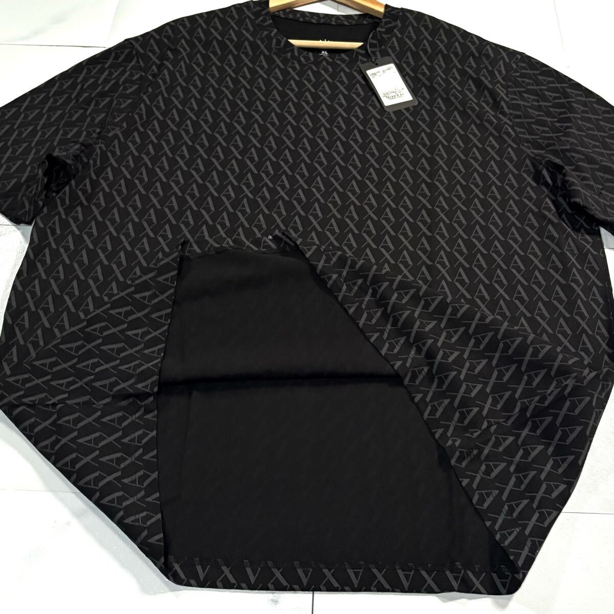 新品タグ付き/XLサイズ●24ss アルマーニ エクスチェンジ 半袖Tシャツ カットソー ARMANI EXCHANGE ストレッチ AXロゴ総柄 黒系 ゆったり