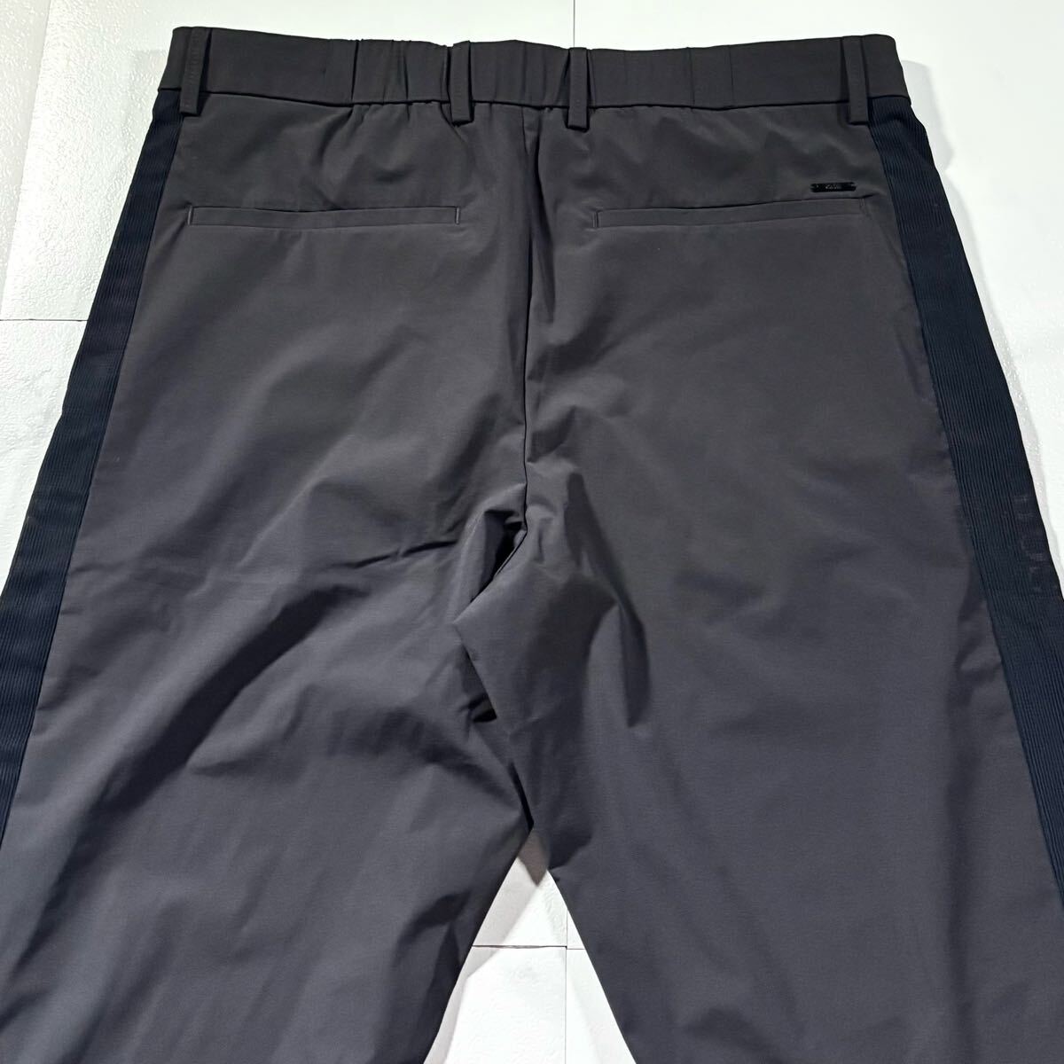 未使用級(jí)●ヒューゴボス ナイロン スラックス トラベル サマー パンツ HUGO BOSS ストレッチ 洗濯可◎ 背面ロゴ金具 サイドメッシュロゴ 46