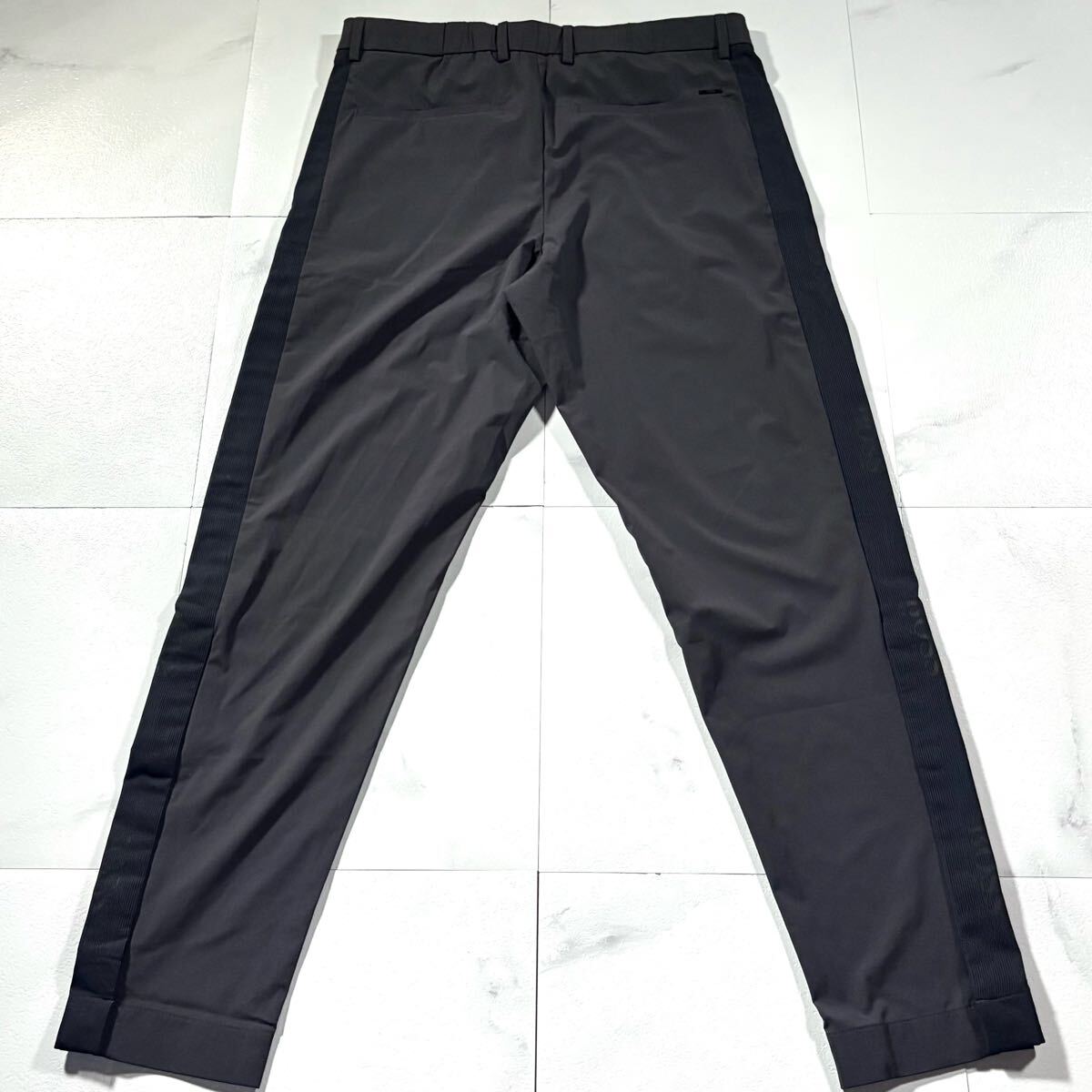 未使用級(jí)●ヒューゴボス ナイロン スラックス トラベル サマー パンツ HUGO BOSS ストレッチ 洗濯可◎ 背面ロゴ金具 サイドメッシュロゴ 46