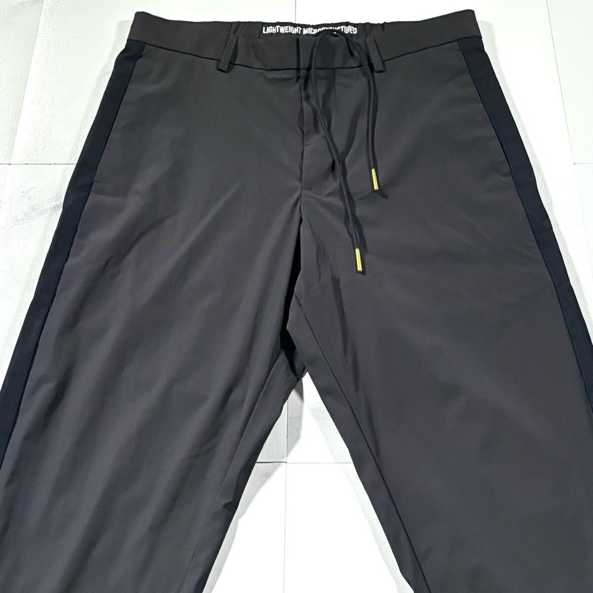 未使用級(jí)●ヒューゴボス ナイロン スラックス トラベル サマー パンツ HUGO BOSS ストレッチ 洗濯可◎ 背面ロゴ金具 サイドメッシュロゴ 46