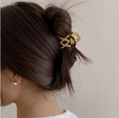 マットシルバーミニバンスクリップ ヘアクリップ レディース シンプル 新品 髪留め バレッタ 大人 シンプル 通販 おしゃれ_画像6