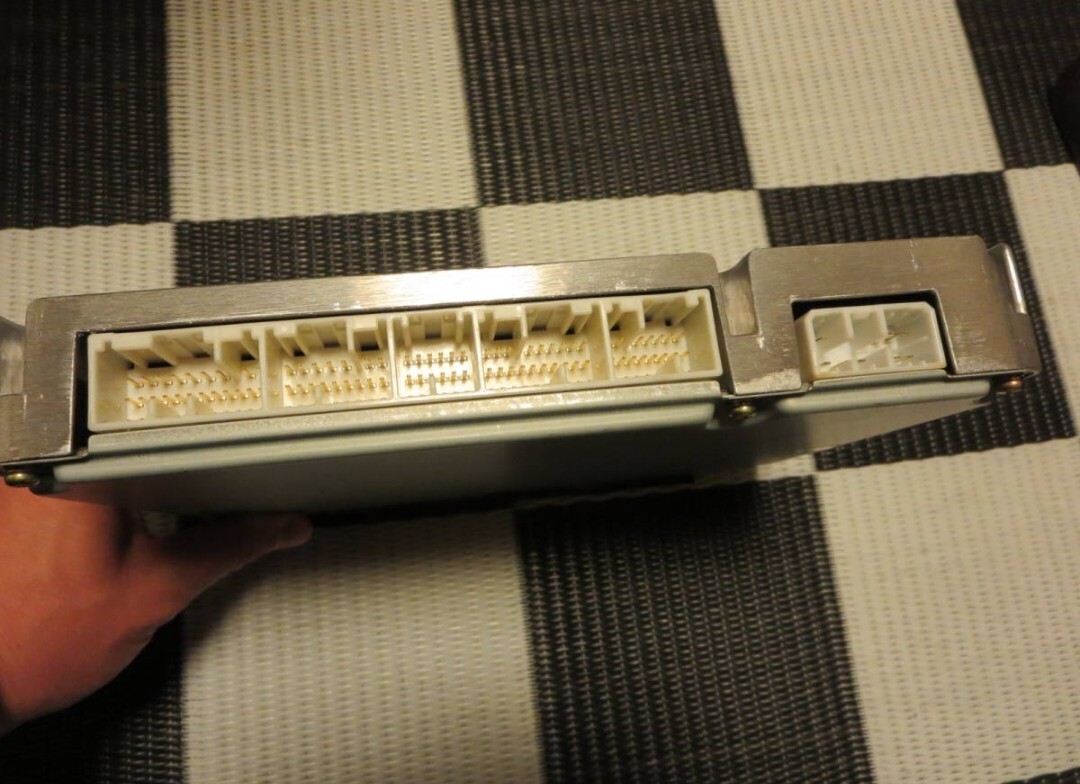 ジャガーECU　エンジンコンピューター制御モジュール　2002年　ソブリンに付いていました。