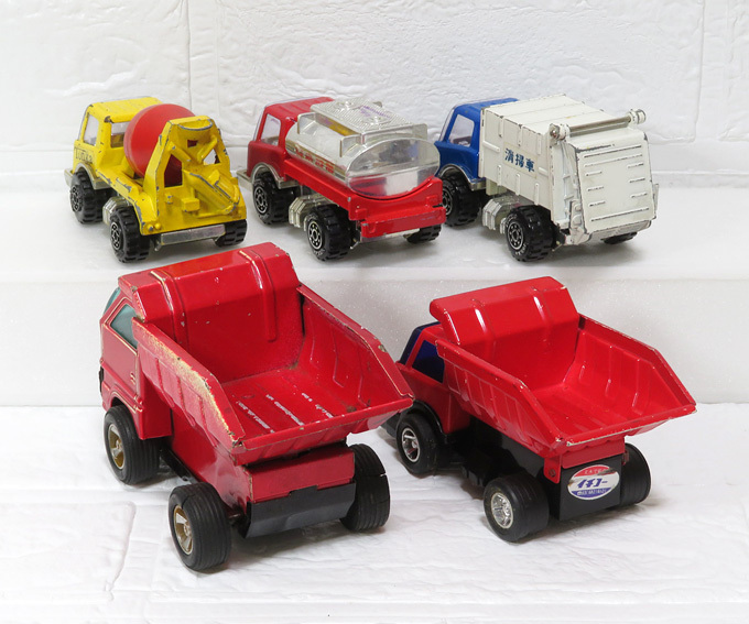 【玩具中古品】昭和レトロ：イチコー / トンカ：ブリキのトラック 5臺(tái)セット：日本制：ダンプ?日本石油 タンクローリー?清掃車 など