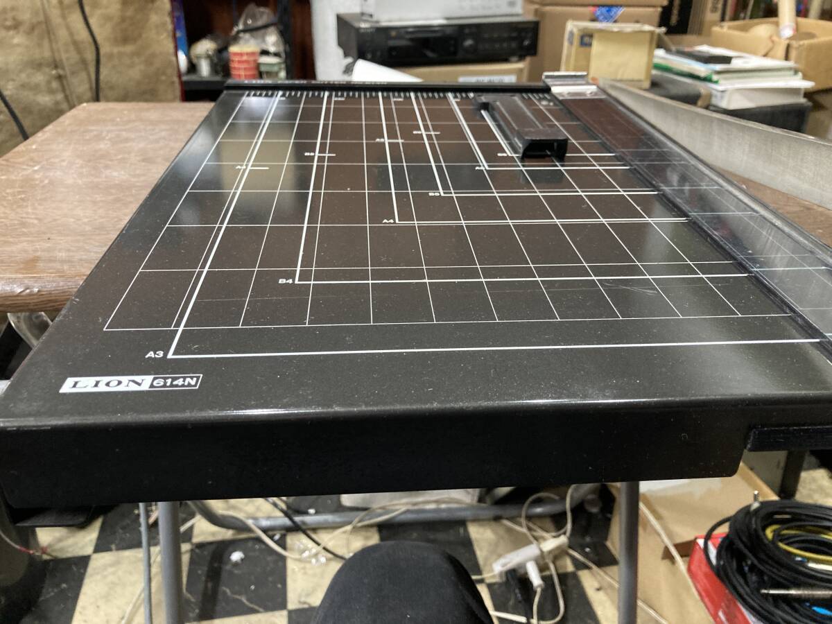 LION614NペーパーカッターA3切り押し式中古品