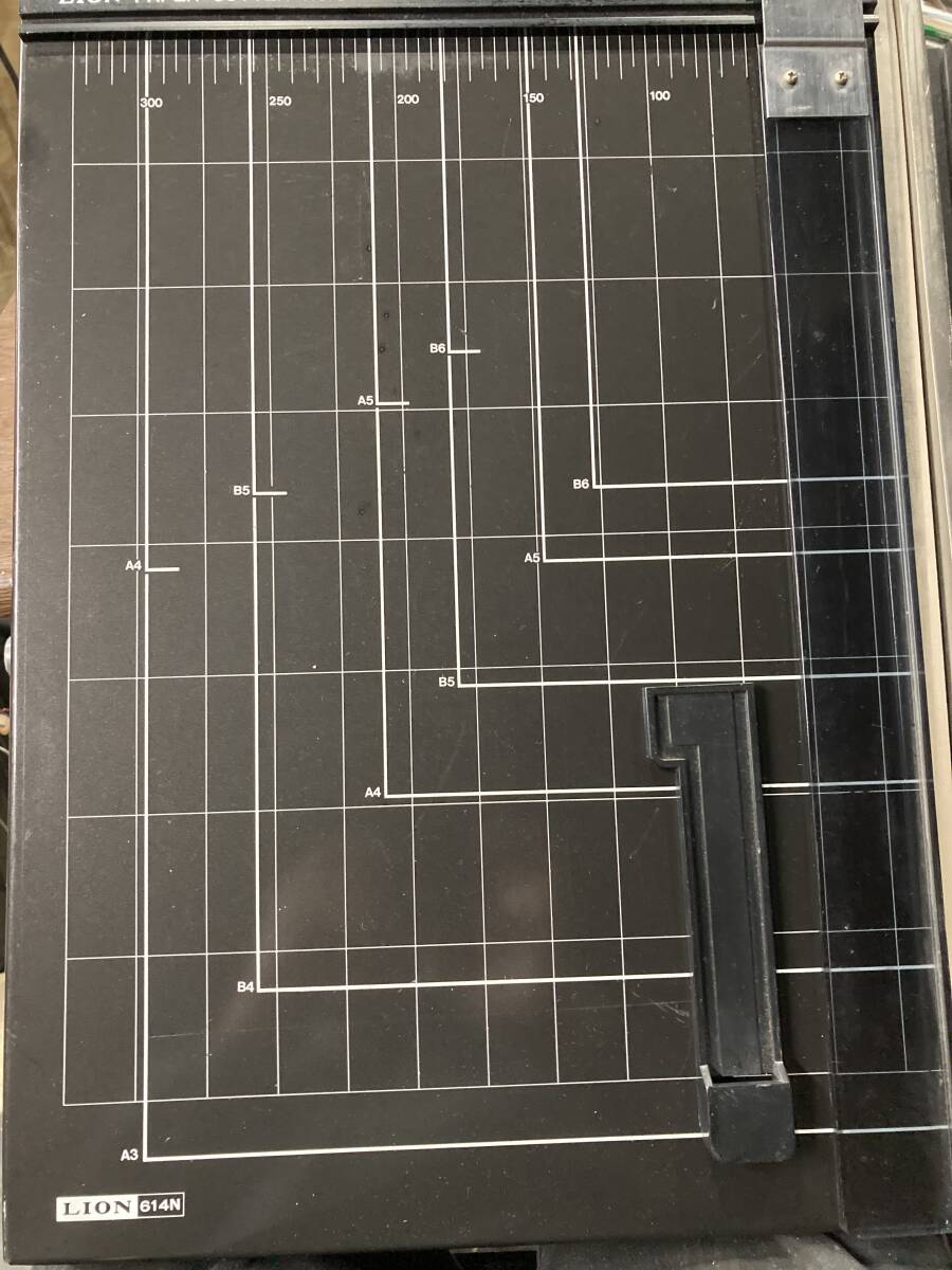 LION614NペーパーカッターA3切り押し式中古品