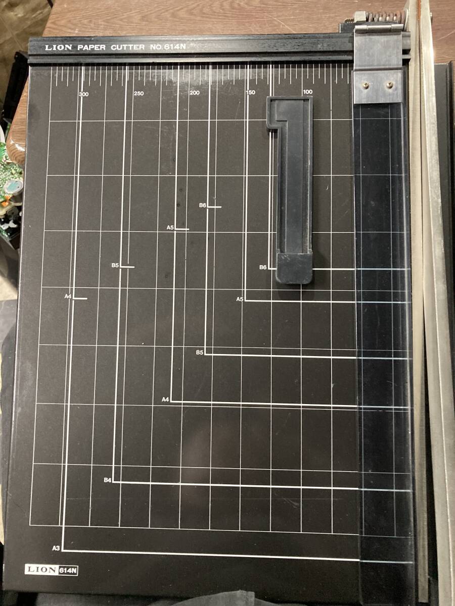 LION614NペーパーカッターA3切り押し式中古品