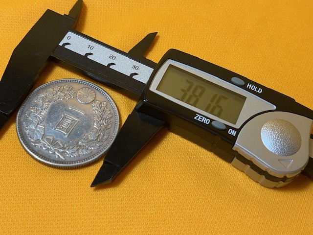 28785 一圓銀貨 小型 3枚セット 大正3年 明治29年 明治36年 日本 28785 一圓銀貨 小型 3枚セット 大正3年 明治29年 明治36年 日本