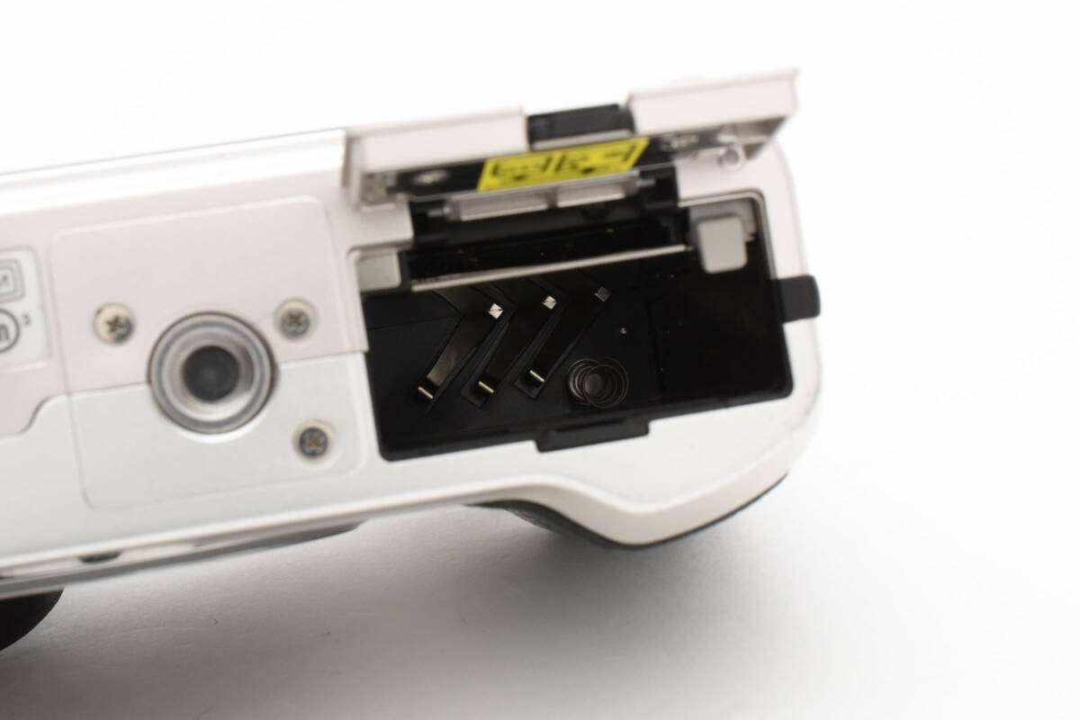 オリンパス PEN E-PL2 ミラーレスデジタルカメラボディ シルバー Olympus 747