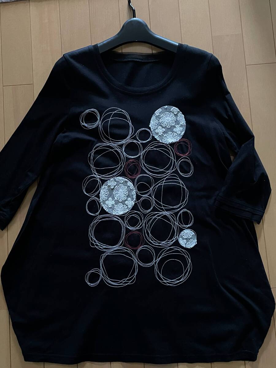 ② 美品 センソユニコ ◎ ｔ.ｂ チュニック アップリケ 刺繍使い 七分袖 黒地 バルーン 38 ◎
