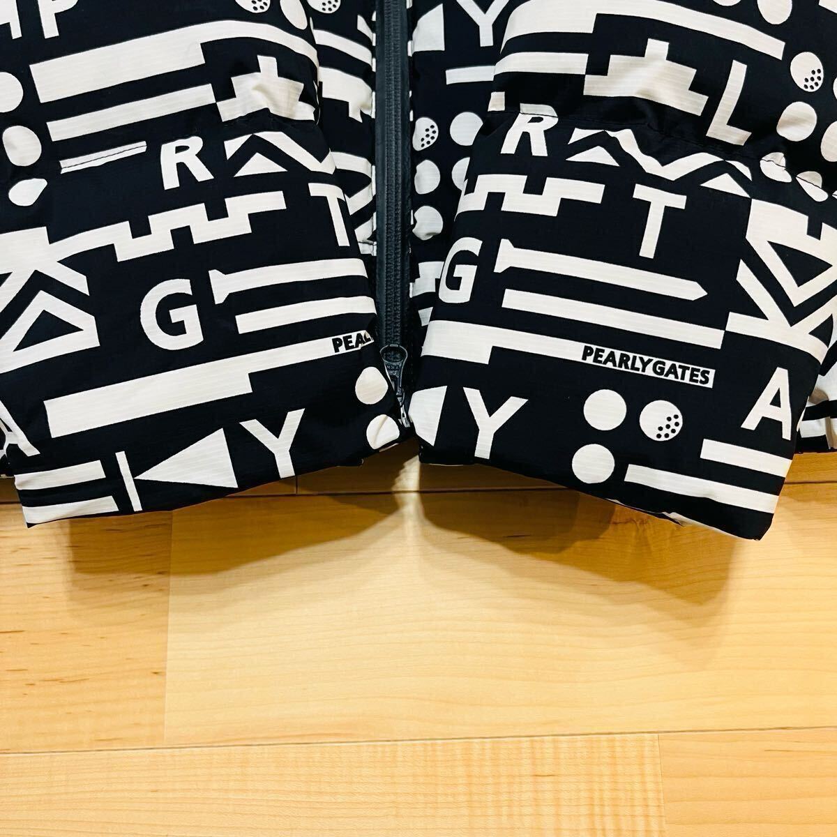 ★極美品 パーリーゲイツ ロゴ総柄 ダウンジャケット スニードブルゾン メンズ ★送料無料 正規品 _画像4