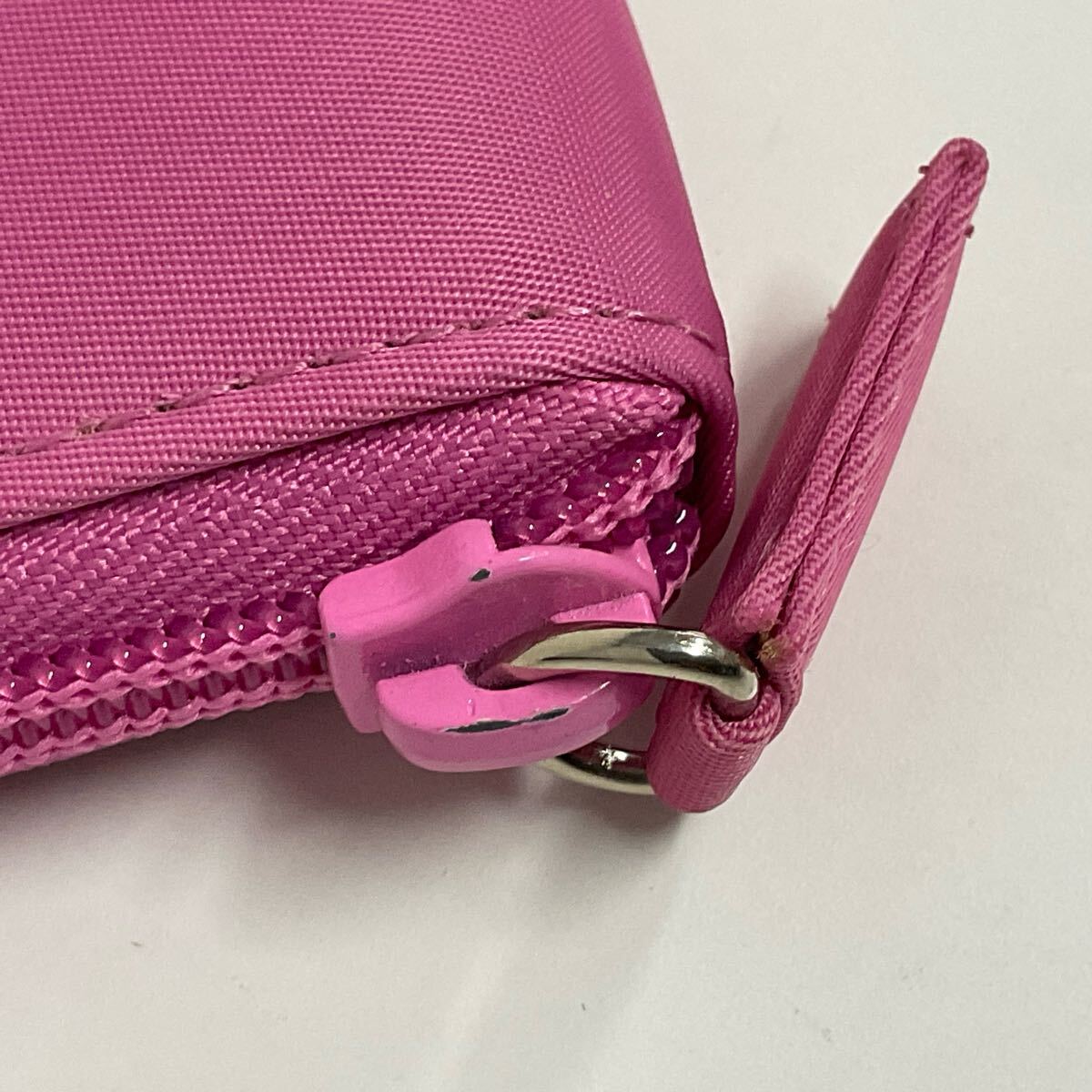 D680-60◆ PRADA プラダ M606 三角プレート ナイロン ラウンドファスナー ピンク 財布 ケースあり