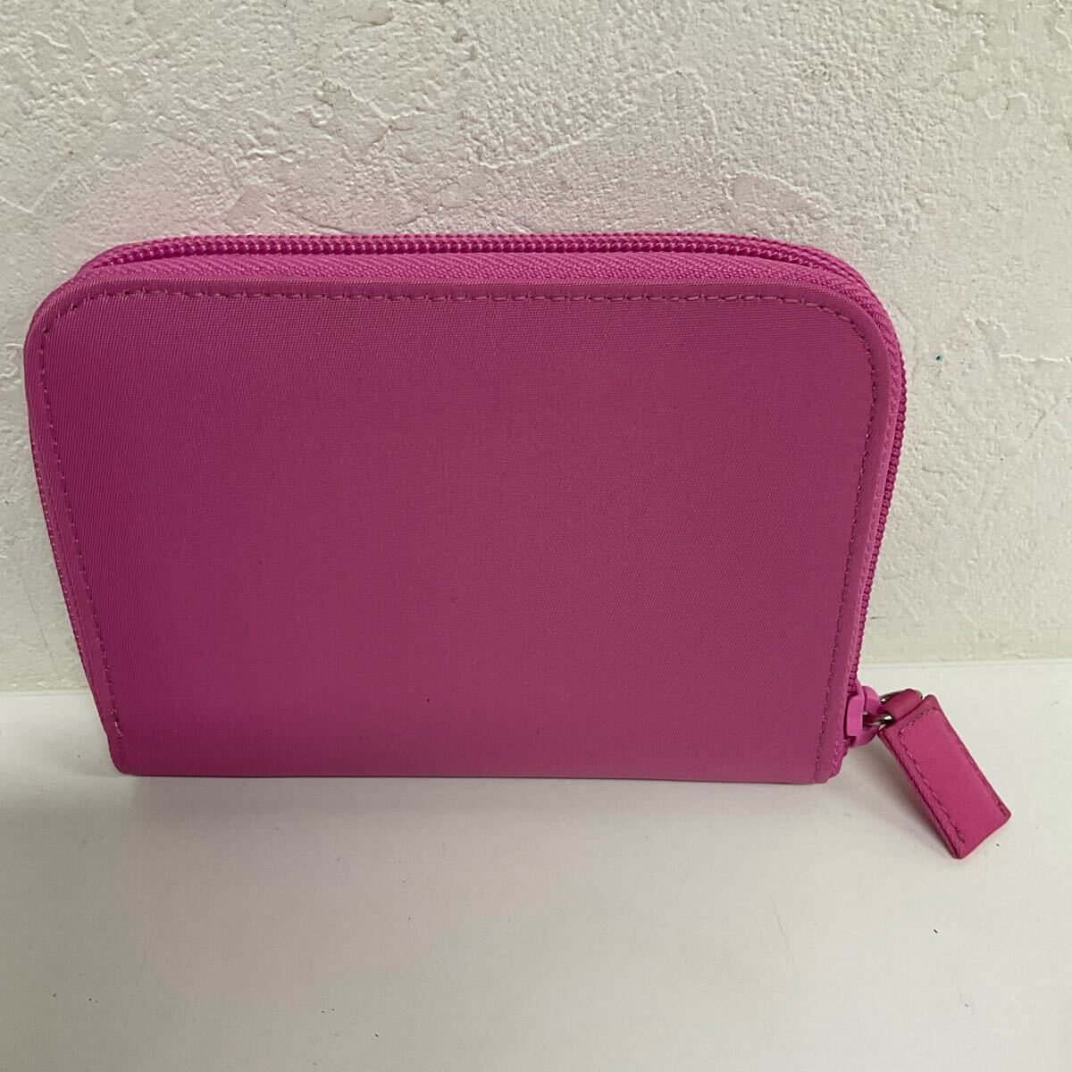 D680-60◆ PRADA プラダ M606 三角プレート ナイロン ラウンドファスナー ピンク 財布 ケースあり