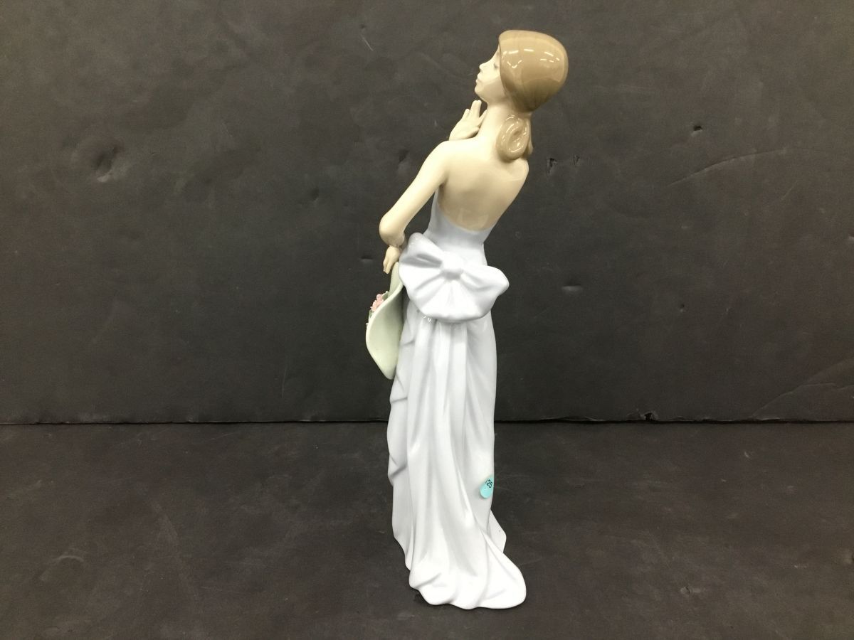 ○営AD413-60 LLADRO リヤドロ 貴婦人と帽子 5599 フィギュリン