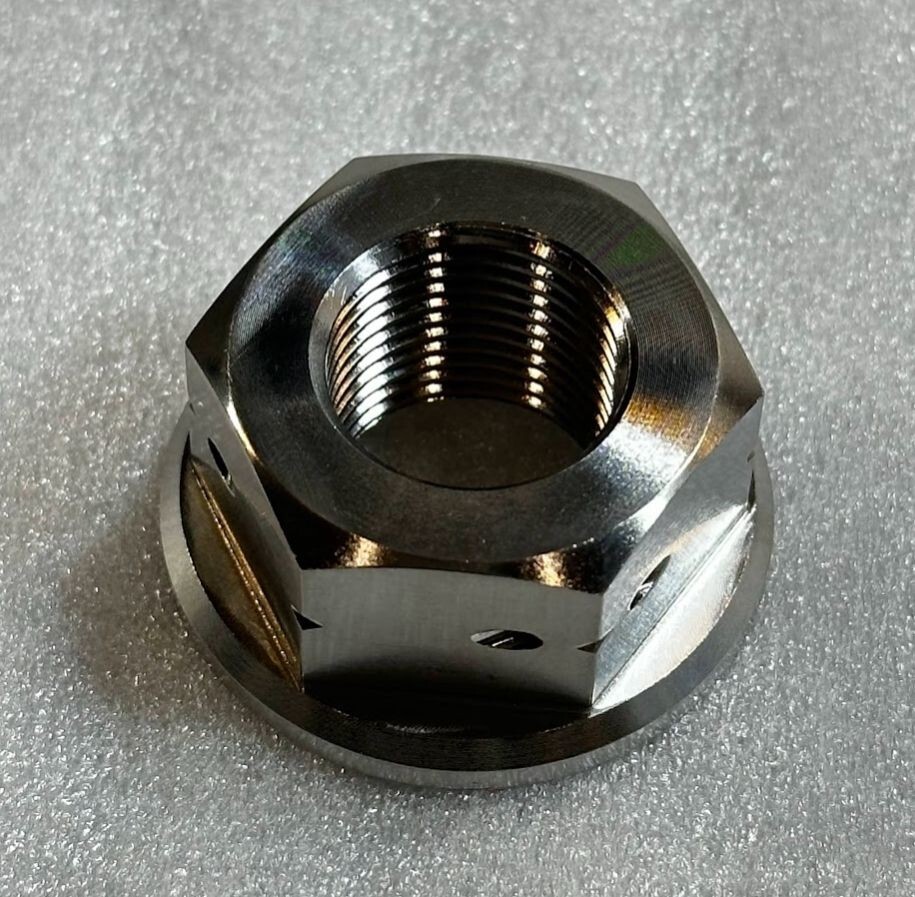64チタン M18 x P1.5 互換車両 多數(shù) BMW トライアンフ Triumph アクスル ピボット シャフト スイングアーム ナット リヤ リア U383