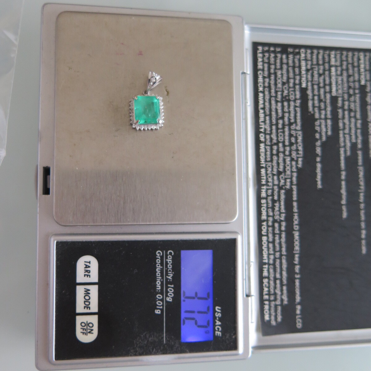 プラチナ900　エメラルド　ペンダントトップ　2.896　0.30刻　3.7ｇ