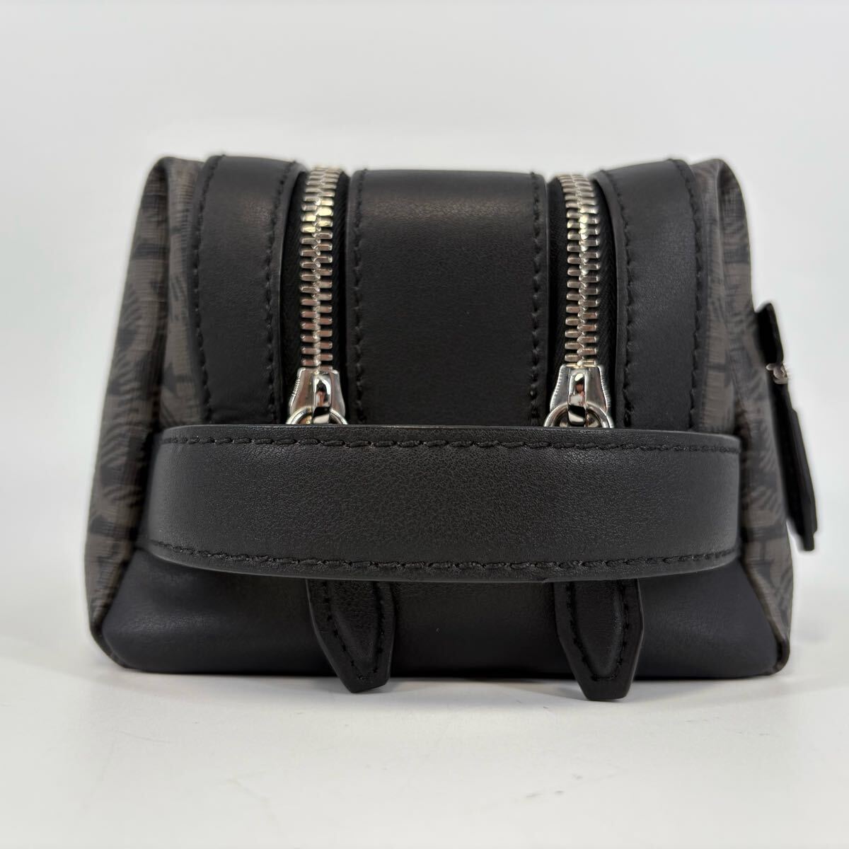 現(xiàn)行/未使用級!!! Salvatore Ferragamo フェラガモ セカンドバッグ ハンド クラッチ ダブルファスナー ガンチーニ メンズ ビジネス レザー