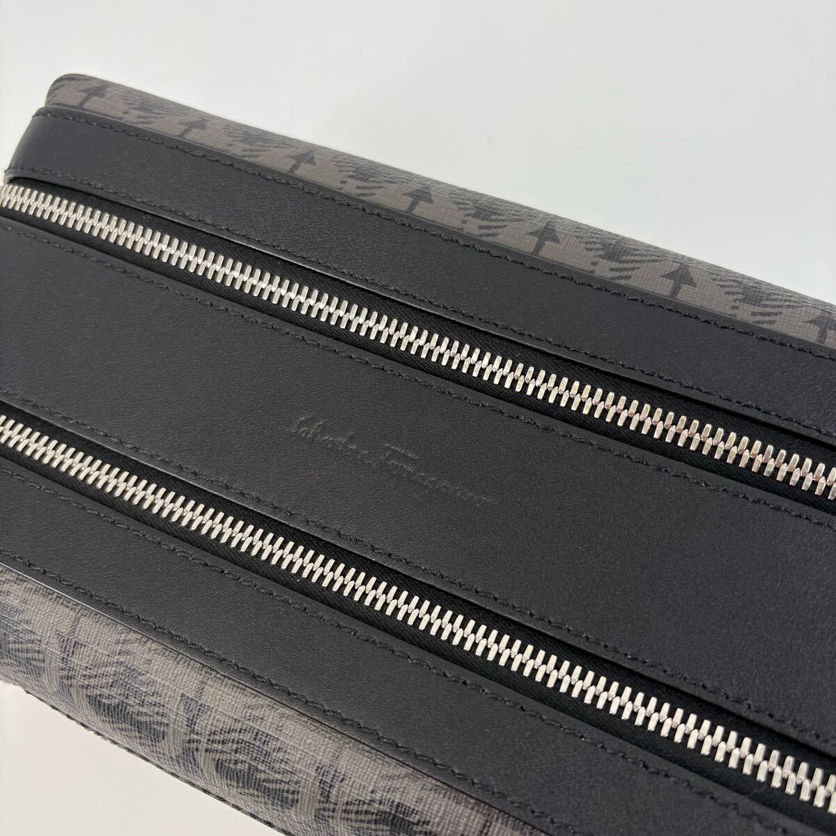 現(xiàn)行/未使用級!!! Salvatore Ferragamo フェラガモ セカンドバッグ ハンド クラッチ ダブルファスナー ガンチーニ メンズ ビジネス レザー