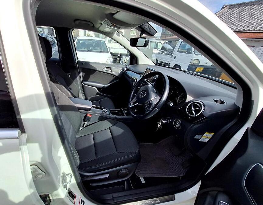 諸費(fèi)用なし☆M?ベンツ B180 ブルーエフィシェンシー☆H24年式☆車検2年以上☆直4ターボ、Bluetooth、バックカメラ☆7速AT、パドルシフト