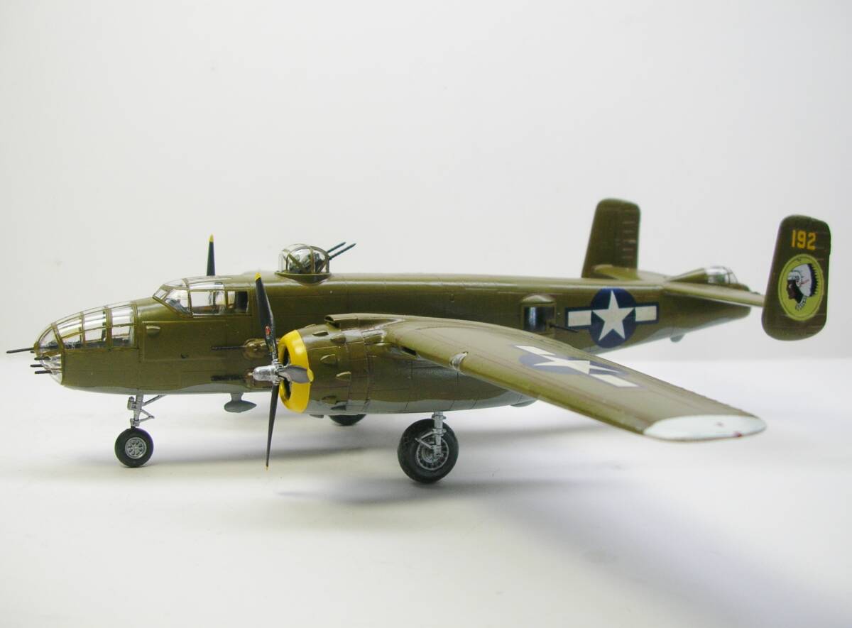  America суша армия . departure .. машина B-25J Mitchell 1/72 покрашен конечный продукт 