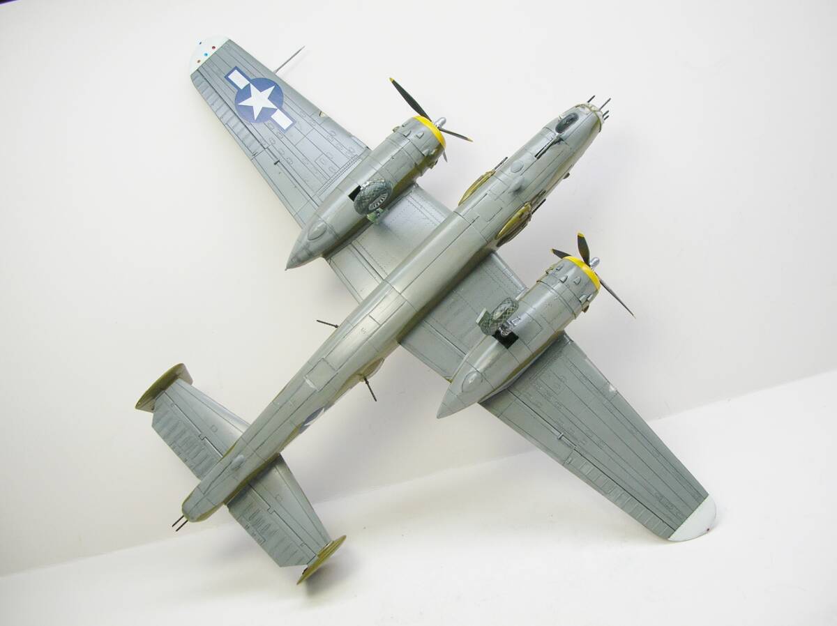  America суша армия . departure .. машина B-25J Mitchell 1/72 покрашен конечный продукт 