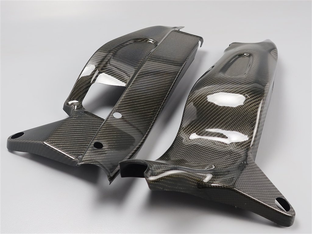 ?CBR1000RR SC57/'04-'05 マジカルレーシング 綾織カーボン スイングアームカバー 左右SET (H0609Z14)